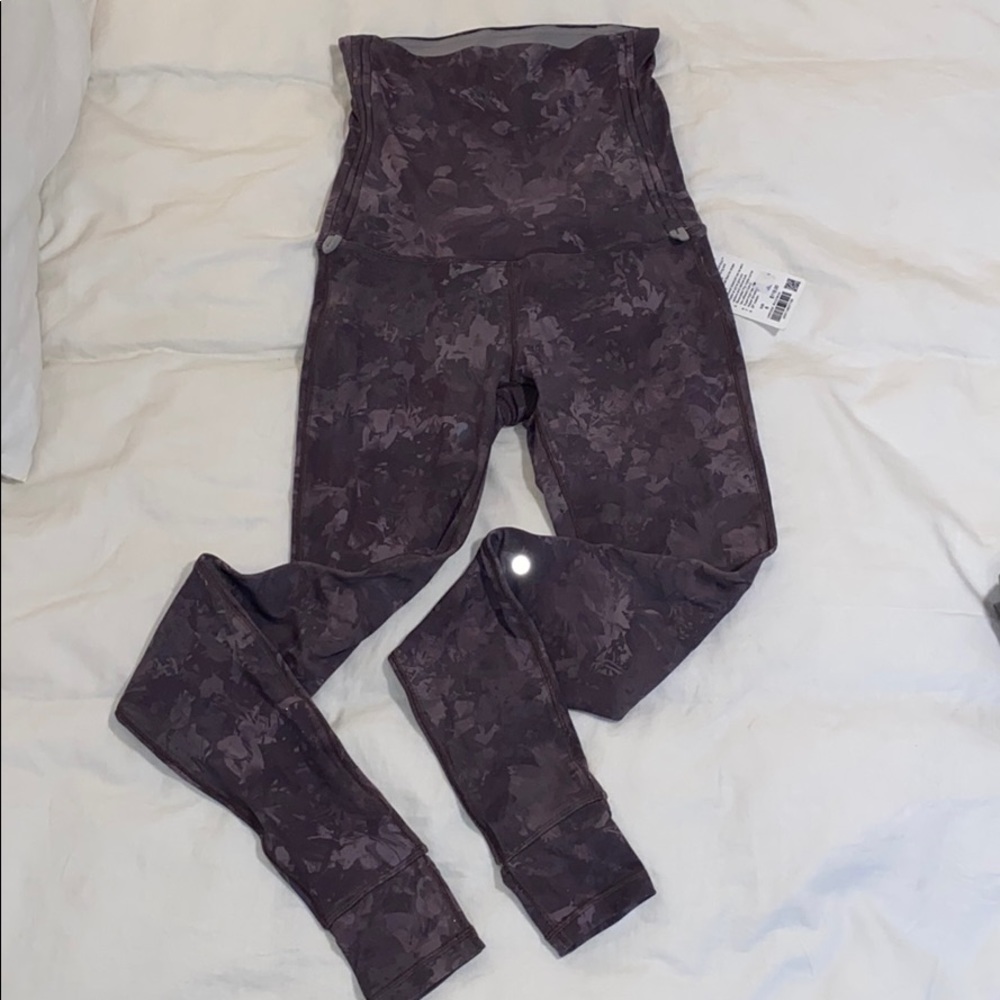 NWT LuLuLemons Hug Your Core 28” Leggings
